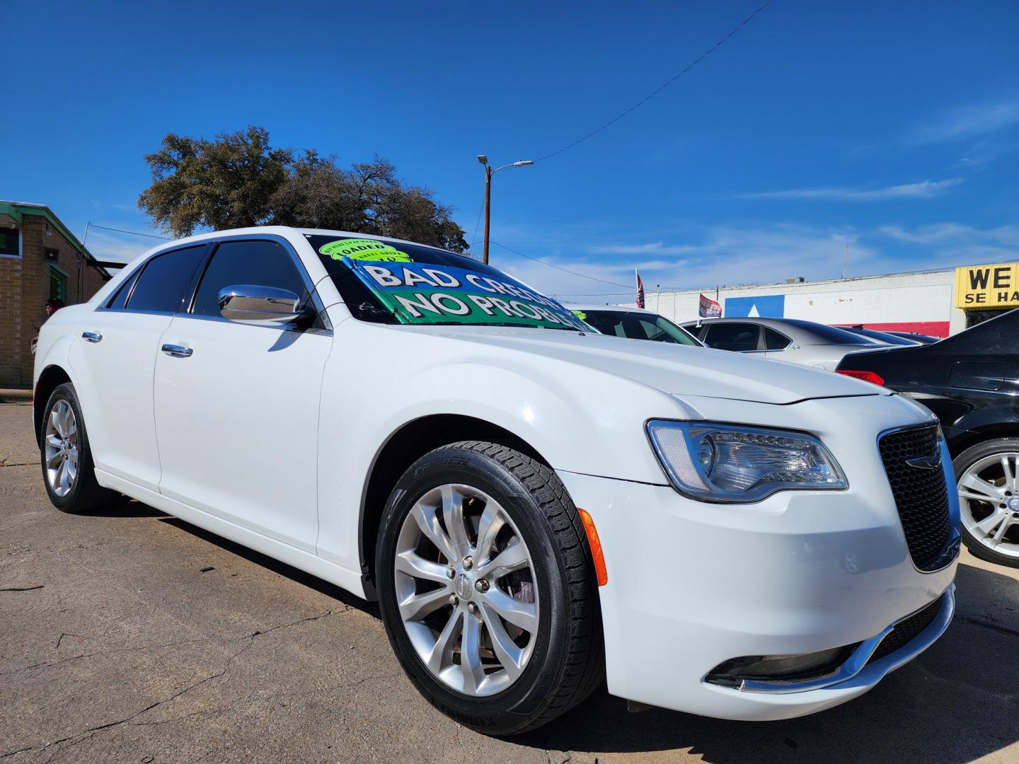 2018 WHITE Chrysler 300 LIMITED (2C3CCAKG4JH) , AUTO transmission, located at 2660 S.Garland Avenue, Garland, TX, 75041, (469) 298-3118, 32.885387, -96.656776 - Welcome to DallasAutos4Less, one of the Premier BUY HERE PAY HERE Dealers in the North Dallas Area. We specialize in financing to people with NO CREDIT or BAD CREDIT. We need proof of income, proof of residence, and a ID. Come buy your new car from us today!! This is a very well cared for 2018 CH - Photo#1